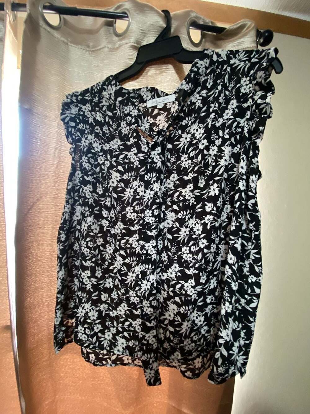 Sweet Rain Women's Black and White Floral Print Sleeveless Blouse Size 2X